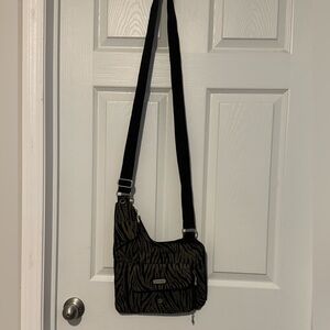 Baggallini Womens Olive Animal Print CROSSBODY Purse Buckle Zip Pockets SATCHEL